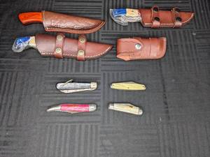 lot 72 image: A Collection of 4 Pocket Knives and 4 Knives with a Sheath  Q