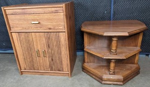 lot 439 image: Beautiful Vintage Cabinet & Side Table M