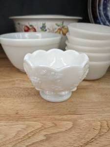 lot 113A image: Assorted Baking Dishes, Servingware, and Bowls (Pyrex, Blue Cornflower CorningWare, Corelle, Furio) D