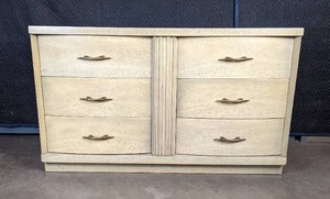 lot 466 image: Gorgeous Mid Century Vintage 6-Drawer Dresser R