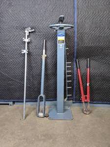 lot 469 image: Central Machinery Compact Bender Floor, Fence Puller and Tool Shop 24 Bolt Cutters R