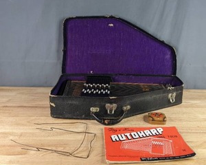 lot 453 image: Vintage Autoharp with Case and Accessories R