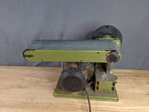 lot 487 image: Central Machinery Belt and Disc Sander  R