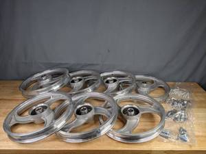 lot 493 image: Set of (7) Wheel Hubs  R