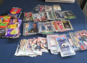 lot 11 image: SPORTS CARDS ( FOIL PACKS & SOME CARDS IN PLASTIC SLEEVES)