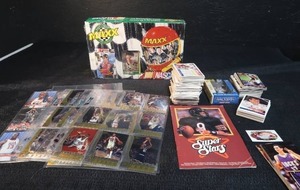 lot 17 image: SPORTS CARDS