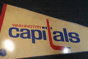 lot 28 image: WASHINGTON CAPITALS BANNER IN SLEEVE