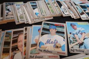 lot 29 image: 1970 TOPPS BASEBALL CARDS