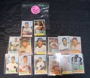 lot 35 image: FOURTEEN 1954 BOWMAN BASEBALL CARDS