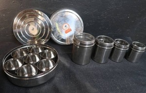 lot 65 image: KITCHEN ITEMS
