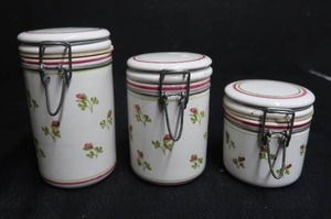 lot 68 image: ROSENTHAL NETTER POTTERY