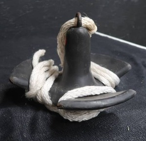lot 76 image: FISHING ANCHOR