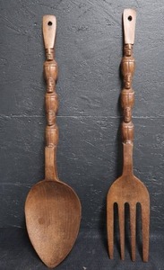 lot 80 image: LARGE, WOODEN TIKI UTINSELS