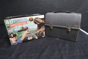 lot 82 image: VIRTUAL REALITY AND THERMOS BOX