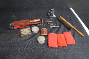 lot 89 image: MISC VINTAGE HUNTINGOUTDOOR ITEMS