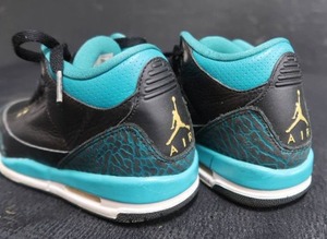 lot 98 image: YOUTH AIR JORDANS