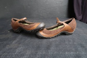 lot 107 image: MERRELL PERFORMANCE FOOTWEAR, WOMENS 8