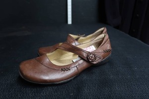 lot 112 image: STRICTLY COMFORT, WOMENS SHOES