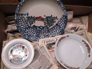 Box of misc Christmas plates variou...