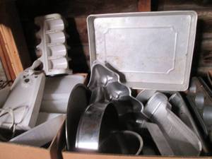 2 boxes 1 Box of bakeware, cake pan...