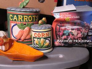 Carrot and corn canisters and items...