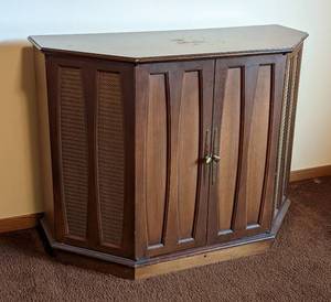 lot 16 image: Mid Century Dumont StereoRecord Console