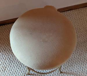 lot 19 image: Vintage Vanity Stool