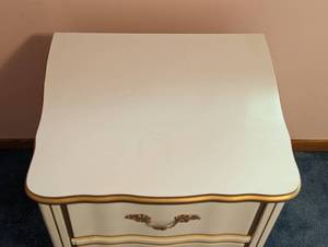 lot 21 image: Vintage French Provincial Nightstand