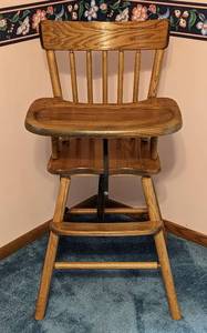 lot 25 image: Vintage Oak High Chair