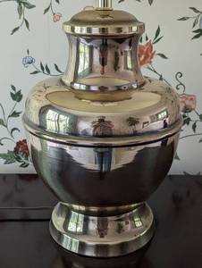 lot 28 image: Brass Table Lamp