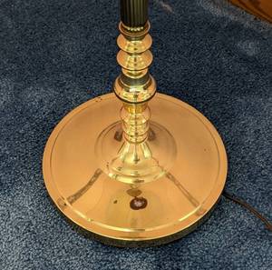 lot 43 image: Vintage Brass Floor Lamp