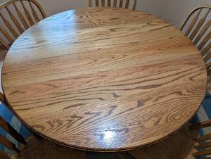 lot 3 image: Round Oak Dining Set
