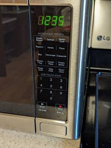 lot 52 image: Kenmore Microwave