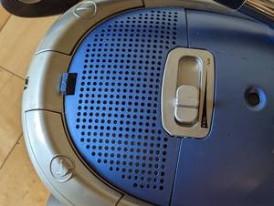 lot 53 image: Oreck Vacuum