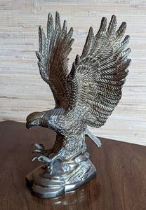 lot 61 image: Small Brass Eagle Sculpture