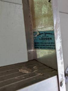 lot 71 image: 8ft Aluminum Ladder