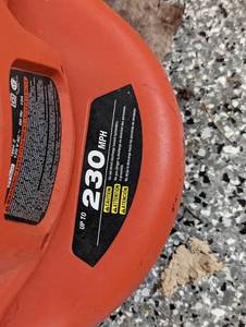 lot 75 image: Black and Decker Corded Leaf Blower