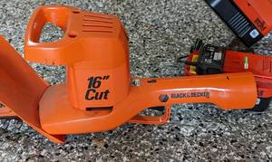 lot 78 image: Black and Decker Weed Whip and Hedge Trimmer