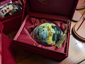 lot 102 image: Ne Qwa Art Christmas Ornaments