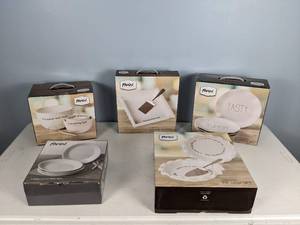 lot 54 image: New Parini Ceramic Batter Bowl Set, Square Baker, 4 Piece 10 Plates Set, Pie Dish Set, 4 White Salad Plates