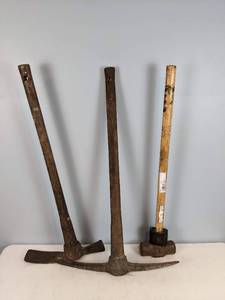 lot 78 image: Pickaxe, Sledgehammer, Mattock