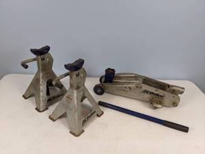 lot 90 image: ACDelco Hydraulic Jack and 2 Jack Stands