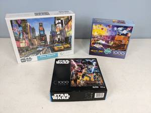 lot 72 image: Star Wars, NEW Night and Day Las Vegas and NEW Time Square 1000 Piece Puzzles