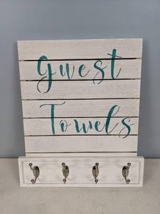 lot 89 image: Guest Towels Wall Hanger