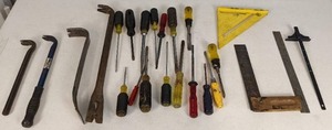lot 149 image: Nail Pullers, Claw Nail Pry Bars, Screw & Flat Head Drivers, Rafter Angle Square, Rip Fence and More