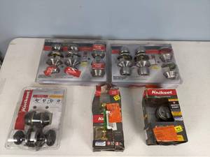lot 272 image: Kwikset and Defiant Doorknobs and Deadbolts