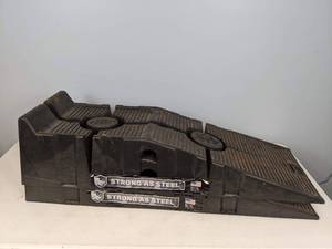 lot 319 image: Pair of Rhino Ramps Vehicle Ramps