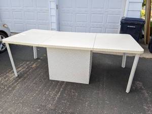 lot 280 image: White Expandable Sewing Table