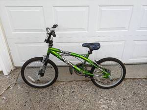 lot 284 image: Kids Bike Green Chaos FS20