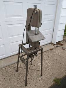 lot 317 image: Vintage Montgomery Ward Powr-Kraft Band Saw
